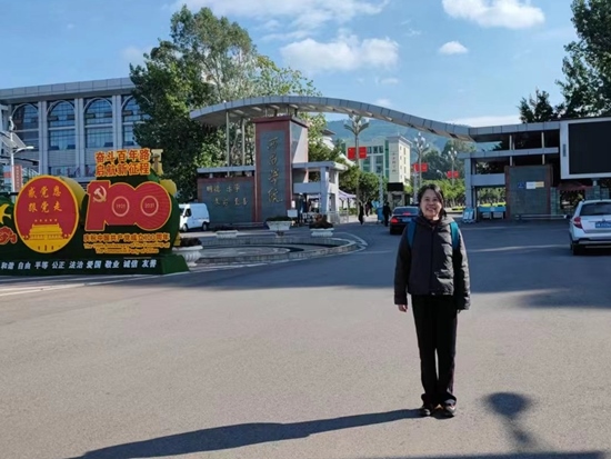 北京交通大學(xué)退休教師李唐軍在西昌學(xué)院。校方供圖