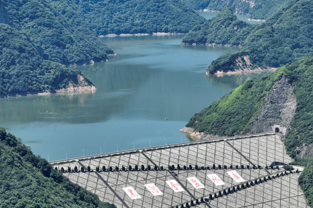 這是黑河金盆水庫(kù)（2023年7月16日攝，無(wú)人機(jī)照片）。新華社記者 邵瑞 攝