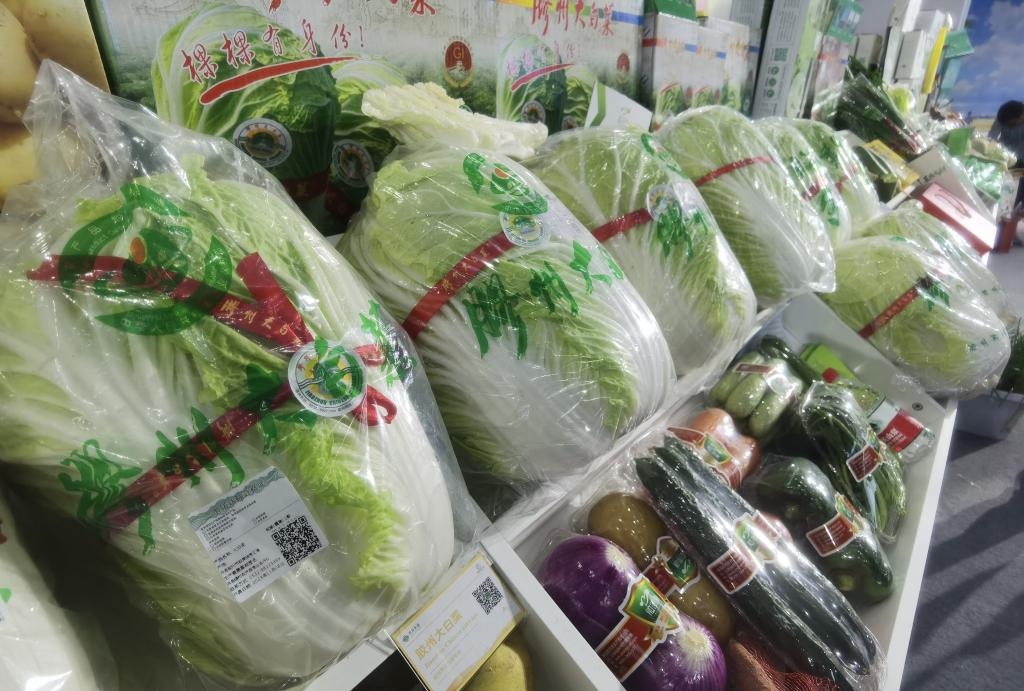 圖為本屆農(nóng)交會(huì)現(xiàn)場(chǎng)展示的膠州大白菜等蔬菜。新華社記者王凱攝