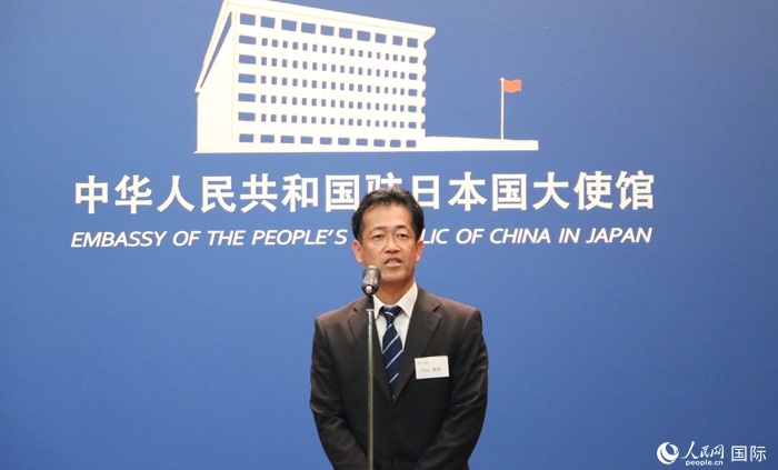 導(dǎo)師代表、東京大學(xué)教授內(nèi)山真伸發(fā)表致辭。人民網(wǎng) 許可攝