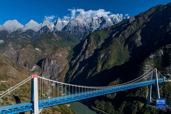 11月25日拍攝的麗香鐵路金沙江特大橋（無人機照片）。