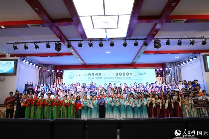 獲獎(jiǎng)選手合影。人民網(wǎng)記者 孫廣勇攝