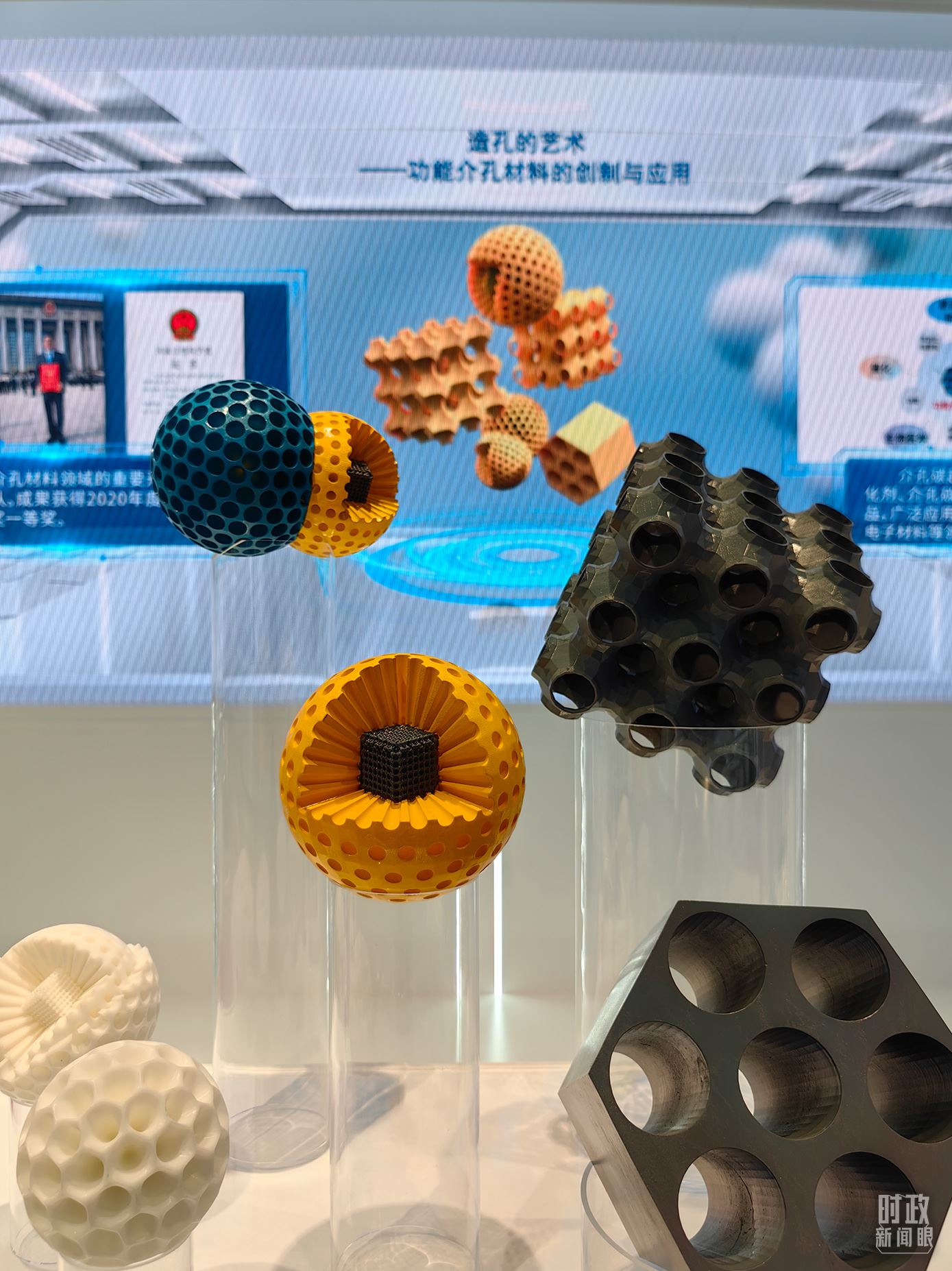 △上?？萍紕?chuàng)新成果展。（總臺(tái)央視記者段德文拍攝）