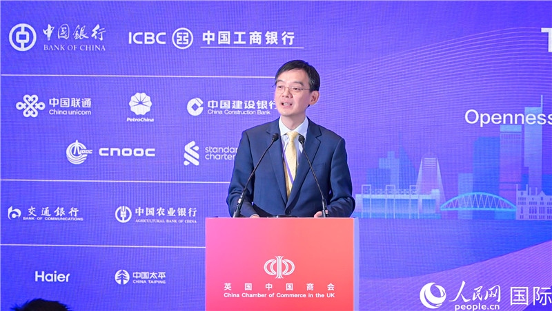 1. 英國中國商會(huì)會(huì)長、中國銀行倫敦分行行長方文建 致歡迎辭。郭錦標(biāo)攝_副本