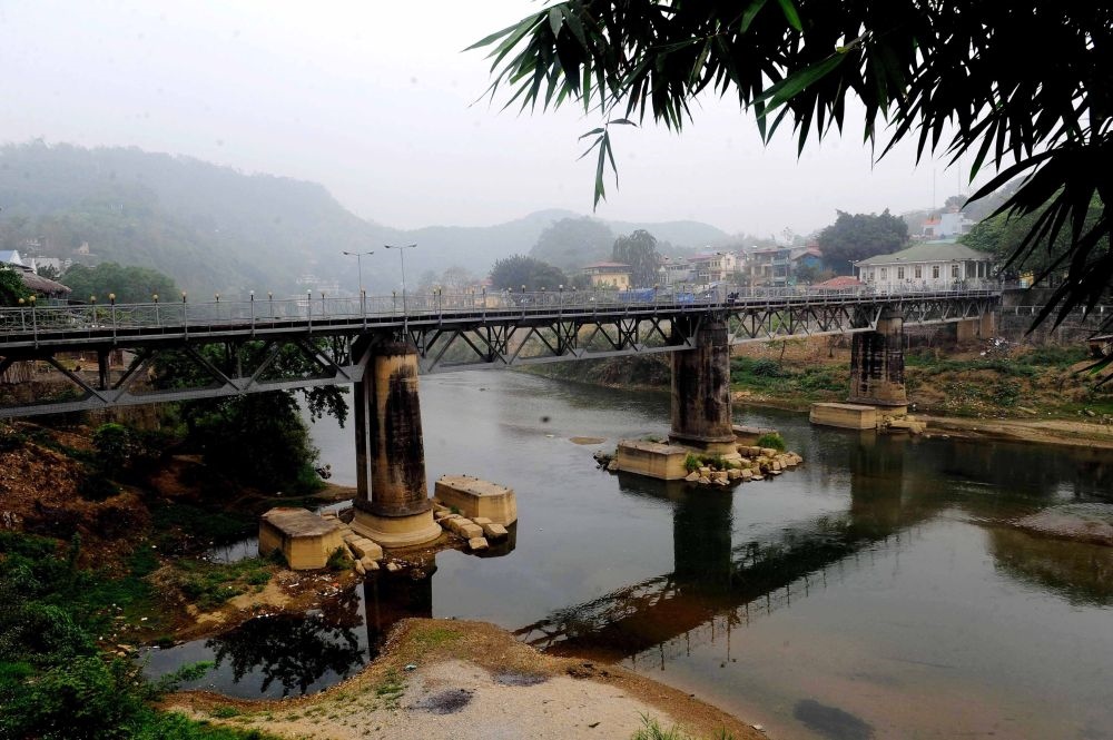這是滇越鐵路連接中越兩國的中越鐵路大橋，橋的對岸是越南老街?。?010年3月20日攝）。