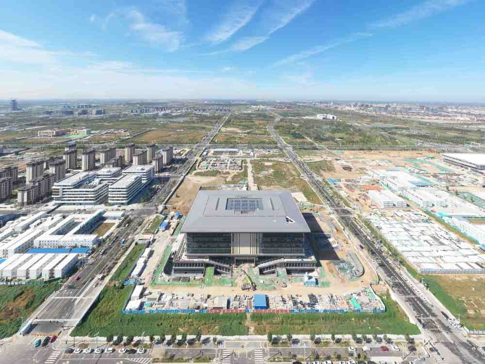 這是雄安新區(qū)大學(xué)園圖書館（2023年10月1日攝，無人機(jī)照片）。新華社記者 朱旭東 攝