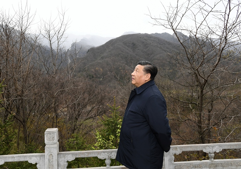 2020年4月20日，習(xí)近平在陜西秦嶺牛背梁國(guó)家級(jí)自然保護(hù)區(qū)，了解秦嶺生態(tài)保護(hù)工作情況。