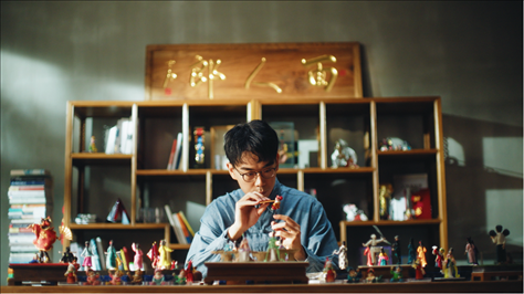 郎佳子彧通過短視頻直播，讓更多人關注并喜歡捏面人。受訪者供圖