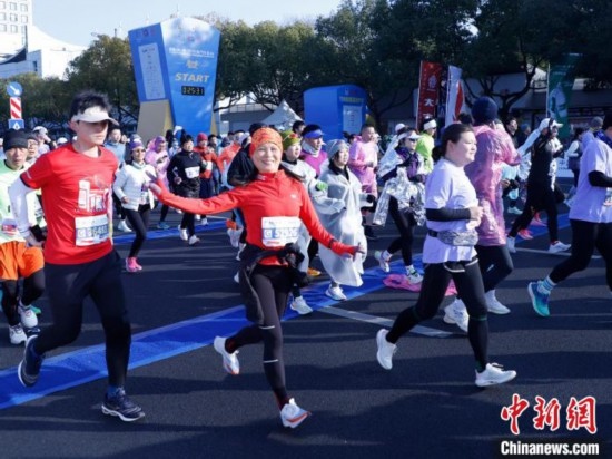2023杭州馬拉松現(xiàn)場。肖健 攝