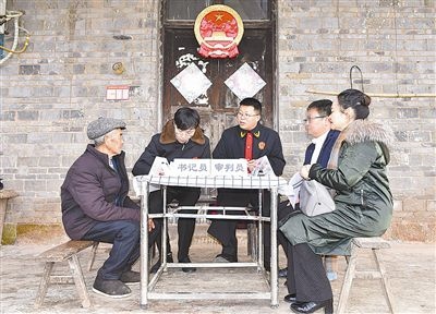  圖②：調(diào)解現(xiàn)場(chǎng)。