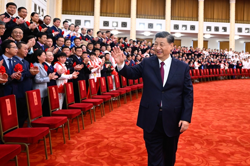 2022年4月8日，北京冬奧會、冬殘奧會總結(jié)表彰大會前，習(xí)近平總書記會見北京冬奧會、冬殘奧會突出貢獻集體代表、突出貢獻個人和中國體育代表團成員。