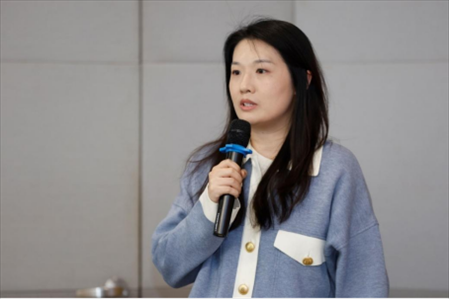 人民在線產(chǎn)品研發(fā)部主任、人民版權(quán)負(fù)責(zé)人劉曉曈發(fā)言