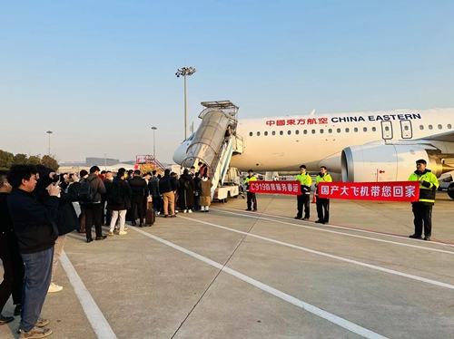 2024春運(yùn)第一天，東航4架C919大飛機(jī)全部投入商業(yè)運(yùn)營。東航供圖