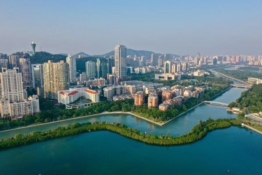 筼筜湖周邊城市景觀。新華社記者 姜克紅 攝
