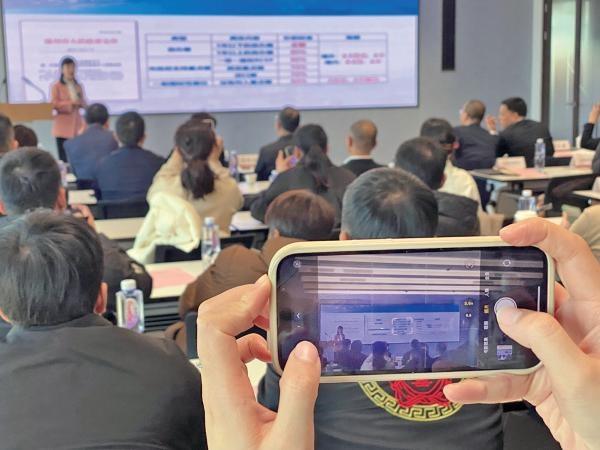 1月2日，“百團千企出海拓市場增訂單”行動啟動。蔣文廣 攝