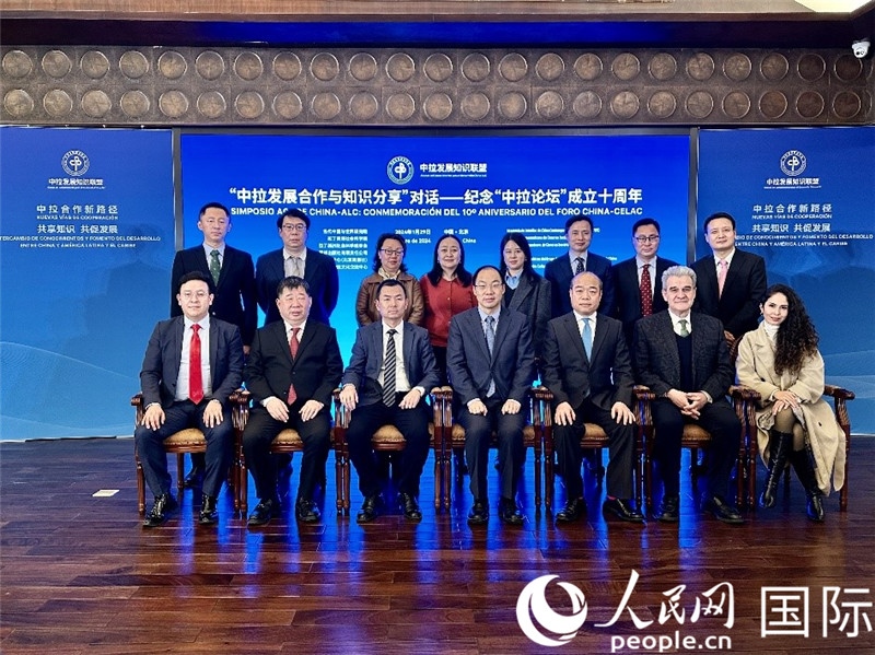 與會嘉賓合影留念。人民網(wǎng)記者 周雨攝