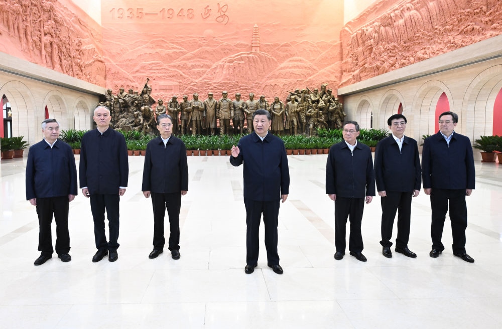 2022年10月27日，習(xí)近平在延安革命紀(jì)念館參觀《偉大歷程——中共中央在延安十三年歷史陳列》結(jié)束時(shí)發(fā)表重要講話。新華社記者 燕雁 攝