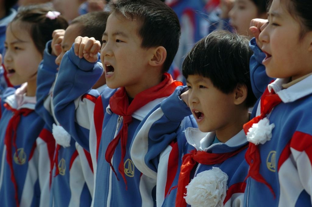 2006年4月5日，天津緣誠(chéng)小學(xué)的同學(xué)們來(lái)到平津戰(zhàn)役紀(jì)念館祭奠英烈，表達(dá)對(duì)革命先烈的緬懷之情。