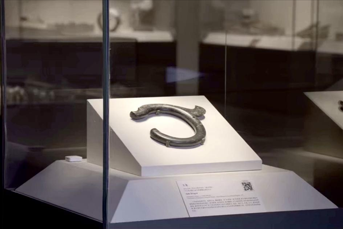 中國國家博物館內(nèi)展出的C形玉龍。