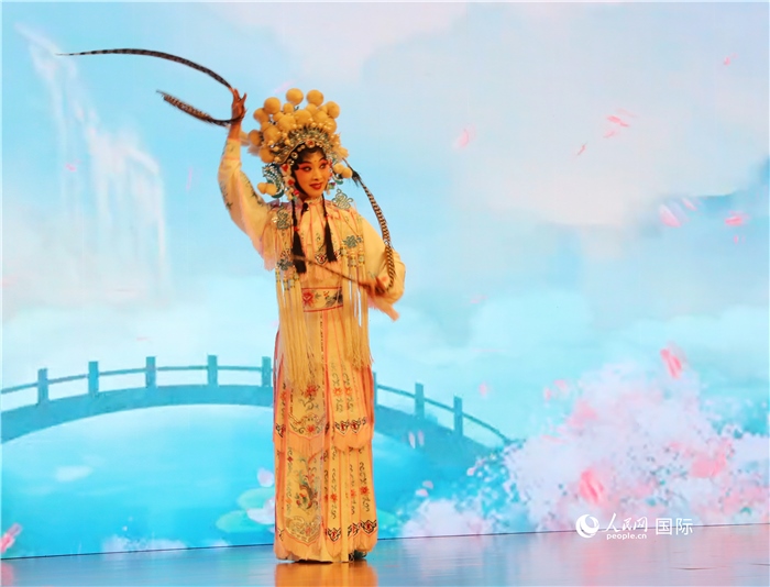 四川省成都市川劇研究院帶來了精彩的川劇演出。人民網(wǎng)記者 李志偉攝