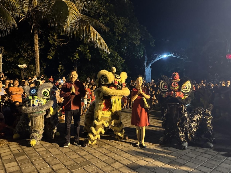 舞獅表演。巴陵康孔子學(xué)院供圖