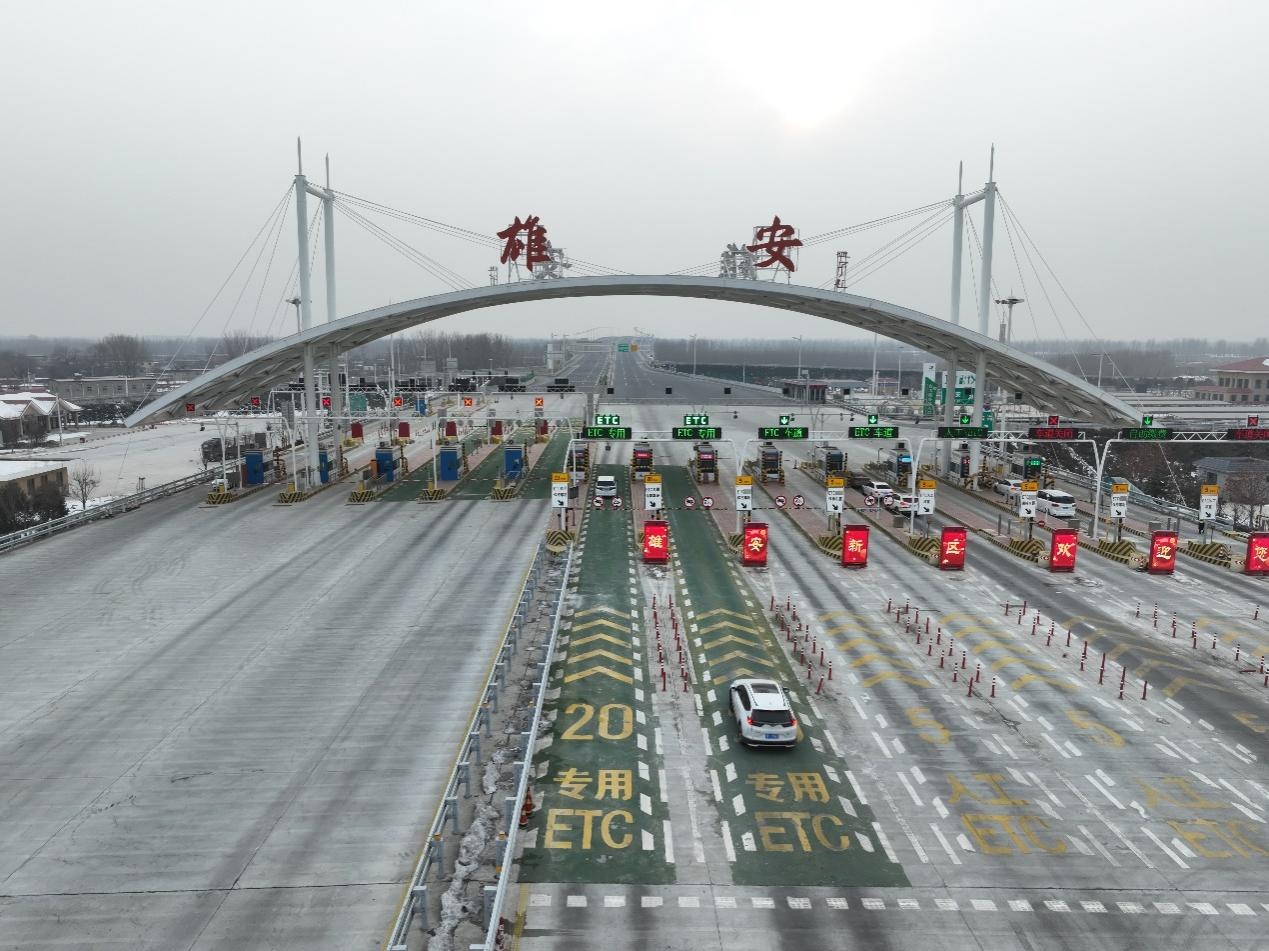 京雄高速全線正式實現(xiàn)通車運營。人民網(wǎng)記者 李兆民攝