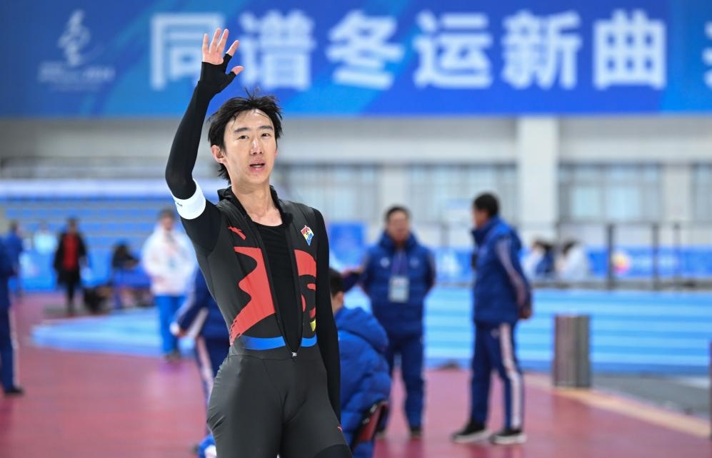 遼寧隊(duì)選手吳宇在第十四屆全國(guó)冬季運(yùn)動(dòng)會(huì)速度滑冰男子10000米A組決賽中奪冠，并打破由他本人保持的全國(guó)紀(jì)錄（2024年1月14日攝）。新華社記者 連振 攝