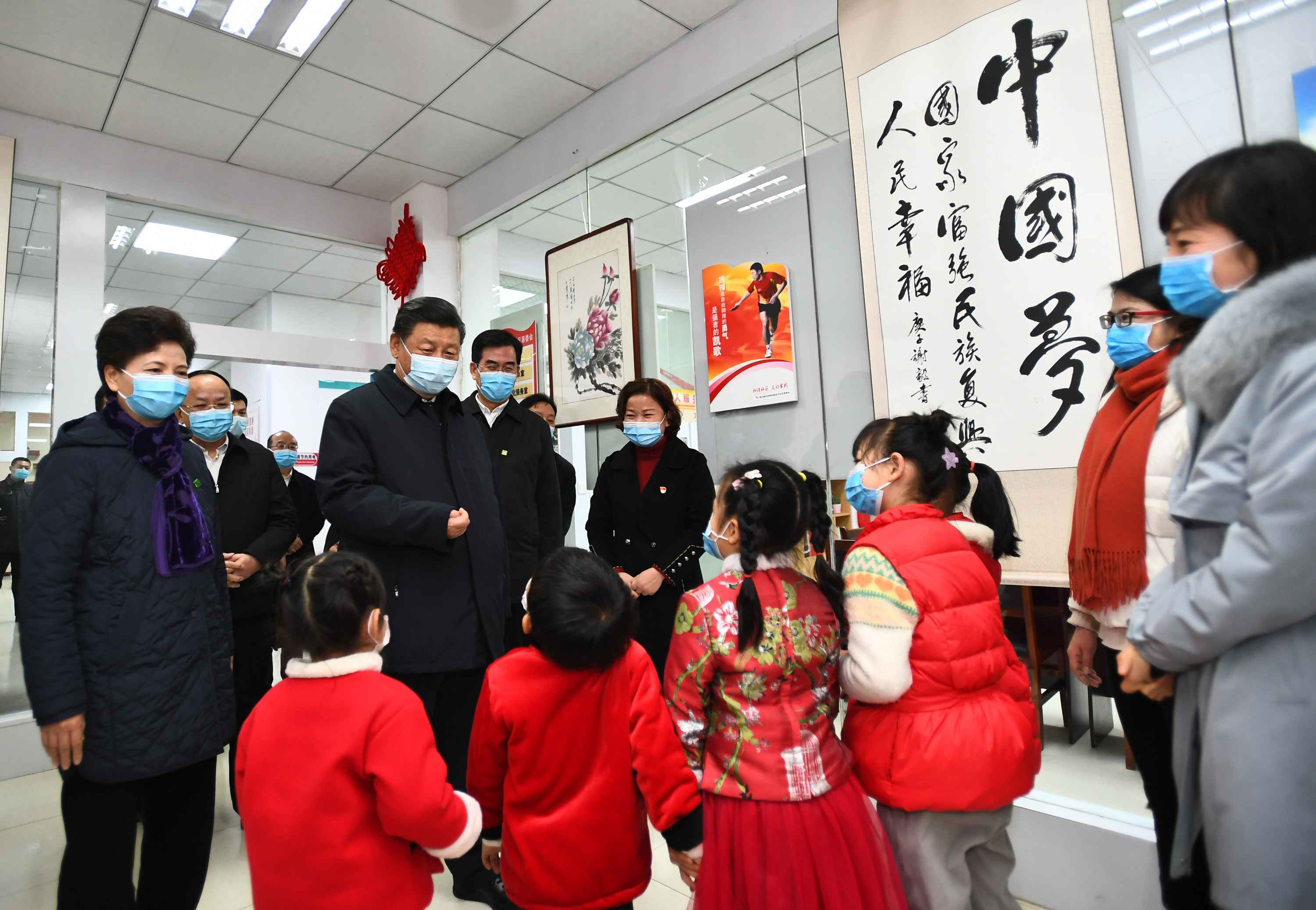 △ 2021年2月4日下午，習(xí)近平在貴陽(yáng)市觀山湖區(qū)金陽(yáng)街道金元社區(qū)，看望慰問(wèn)社區(qū)居民。