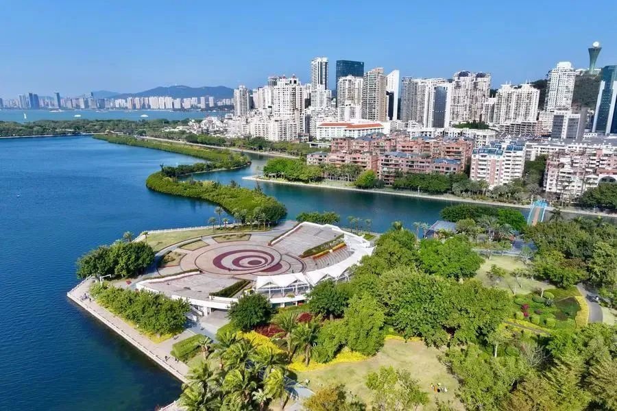 △1月24日，廈門筼筜湖白鷺洲公園及周邊城市景觀。