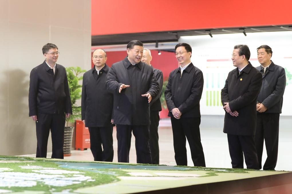 2019年1月16日上午，習(xí)近平總書記在河北雄安新區(qū)規(guī)劃展示中心，仔細(xì)聽取新區(qū)總體規(guī)劃、政策體系及建設(shè)情況介紹。新華社記者 鞠鵬 攝