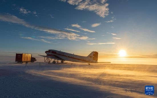 2月5日，“雪鷹601”?？吭谀蠘O中山冰雪機場。新華社發(fā)（裴文悅攝）