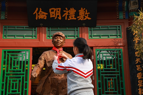 “追尋雷鋒足跡 弘揚志愿精神”學雷鋒主題教育活動。學校供圖