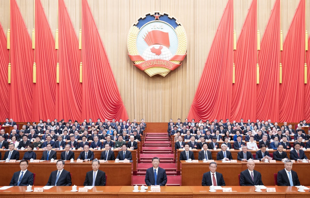 3月10日上午，中國(guó)人民政治協(xié)商會(huì)議第十四屆全國(guó)委員會(huì)第二次會(huì)議在北京人民大會(huì)堂閉幕。這是習(xí)近平、李強(qiáng)、趙樂(lè)際、蔡奇、丁薛祥、李希、韓正在主席臺(tái)就座。王滬寧主持閉幕會(huì)。