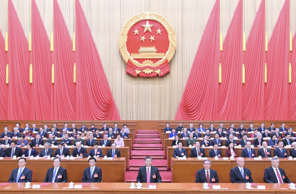 3月11日，第十四屆全國(guó)人民代表大會(huì)第二次會(huì)議在北京人民大會(huì)堂閉幕。黨和國(guó)家領(lǐng)導(dǎo)人習(xí)近平、李強(qiáng)、王滬寧、蔡奇、丁薛祥、李希、韓正等在主席臺(tái)就座。趙樂(lè)際主持閉幕會(huì)。