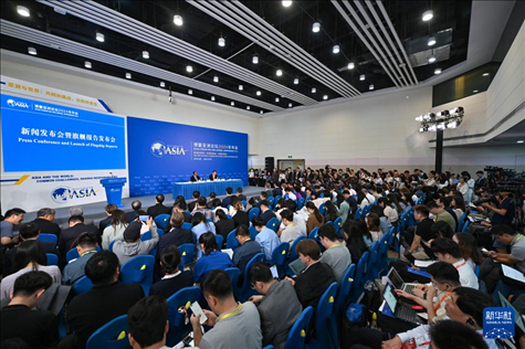 這是3月26日拍攝的博鰲亞洲論壇2024年年會(huì)新聞發(fā)布會(huì)現(xiàn)場。新華社記者 郭程 攝
