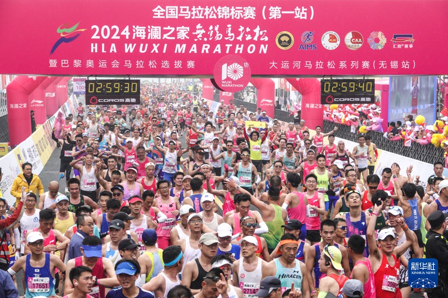 3月24日，參賽選手在3小時(shí)內(nèi)完賽。2024無錫馬拉松共有3423人“破三”（3小時(shí)內(nèi)完賽），這也創(chuàng)造了國內(nèi)單場賽事“破三”的新高。新華社記者 楊磊 攝