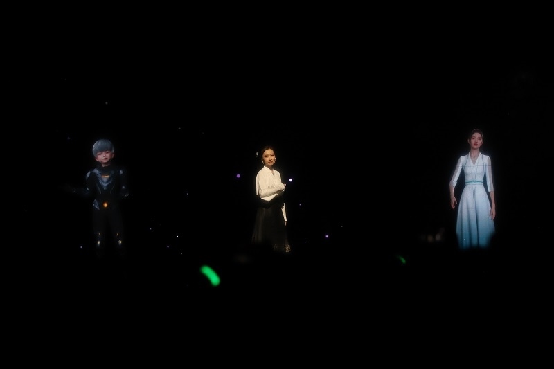 開(kāi)場(chǎng)節(jié)目表演《彩云之南》。圖片來(lái)源：人民視頻