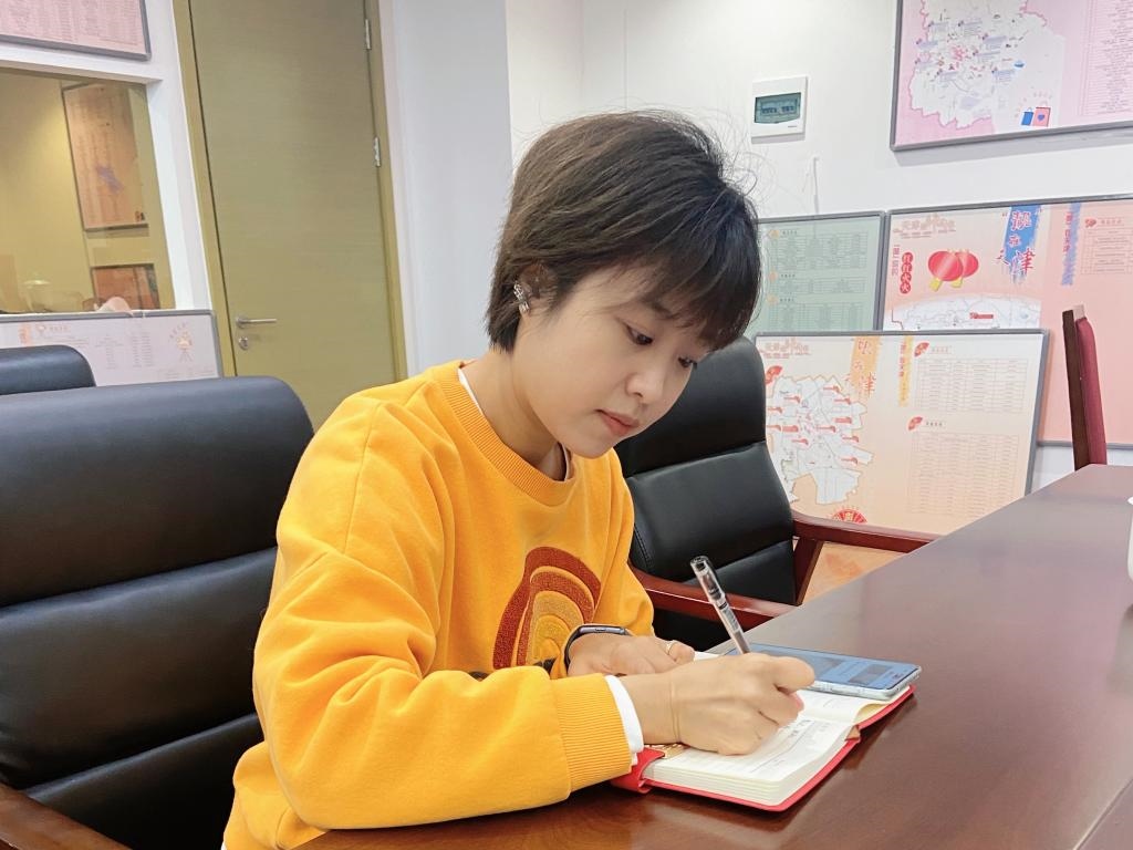 武麗潔在工作中。新華社發(fā)