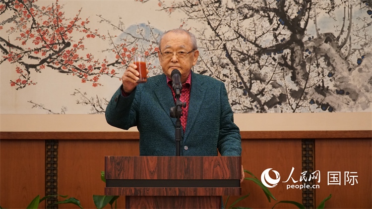 原東京國際電影節(jié)主席依田巽致祝酒辭。人民網(wǎng) 蔣曉辰攝