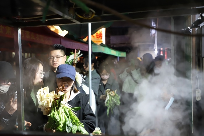 天水麻辣燙爆火，游客正在排隊。圖片來源：天水市融媒體中心
