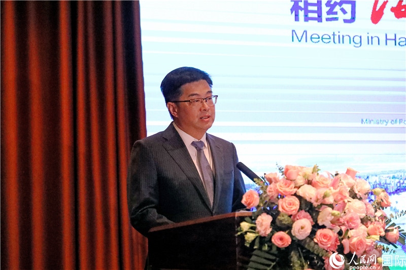 海南省人民政府副省長陳懷宇在宣介會(huì)上致辭。人民網(wǎng)記者趙益普攝