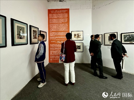 “與中國結(jié)緣：智利畫家何塞·萬徒勒里誕辰100周年”展覽在京舉行。人民網(wǎng)記者 周雨攝