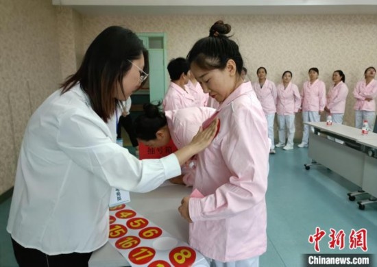 寧夏開展全國孤殘兒童護理員高級技師、技師職業(yè)技能等級認定工作。寧夏民政廳 供圖