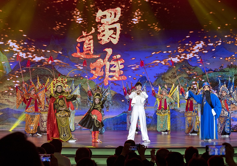 2023年10月13日，成都，“把青春華章寫在祖國大地上”大思政課網(wǎng)絡(luò)主題宣傳和互動引導活動在四川大學舉行。