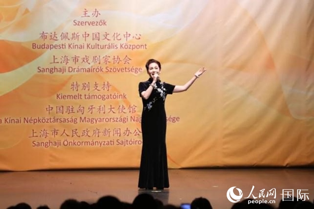 “玉蘭花開·魅力上?！弊哌M(jìn)布達(dá)佩斯。葉辰亮攝