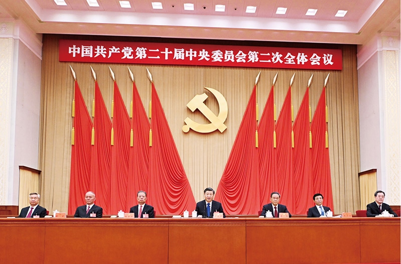 中國共產黨第二十屆中央委員會第二次全體會議，于2023年2月26日至28日在北京舉行。這是習近平、李強、趙樂際、王滬寧、蔡奇、丁薛祥、李希等在主席臺上。 新華社記者 謝環(huán)馳/攝