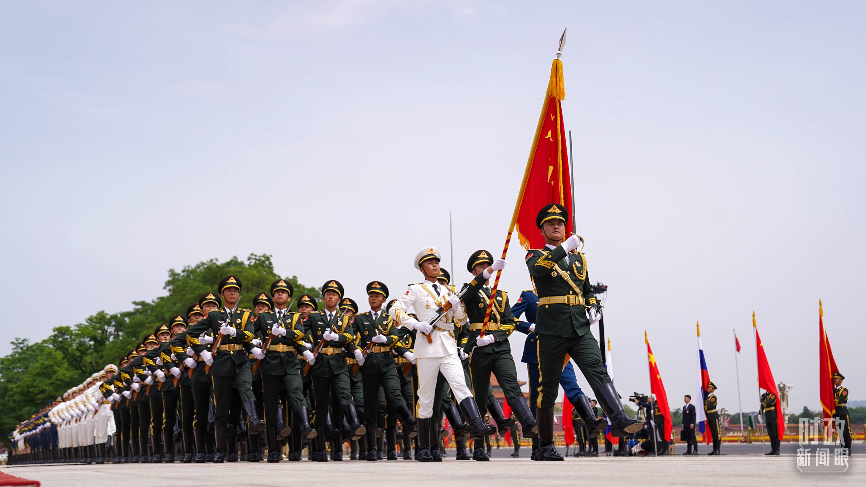 △歡迎儀式現(xiàn)場(chǎng)的中國人民解放軍儀仗隊(duì)。（總臺(tái)國廣記者李晉拍攝）