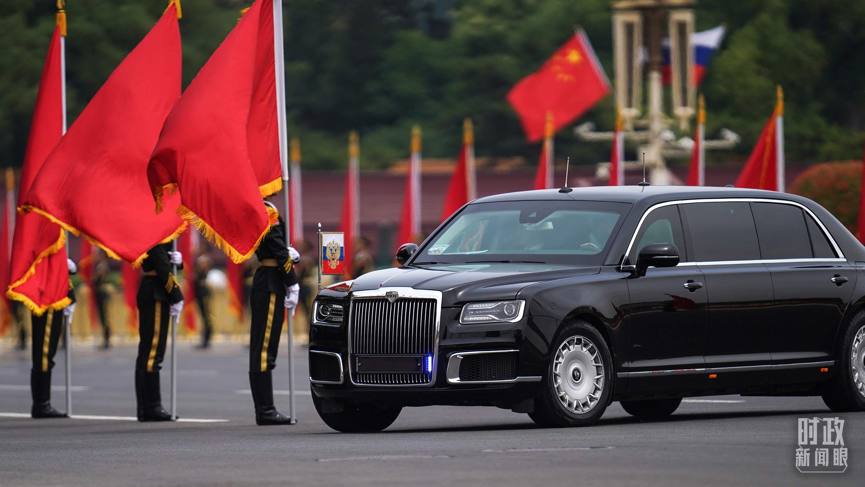 △普京總統(tǒng)乘車抵達(dá)歡迎儀式現(xiàn)場(chǎng)。（總臺(tái)國廣記者李晉拍攝）