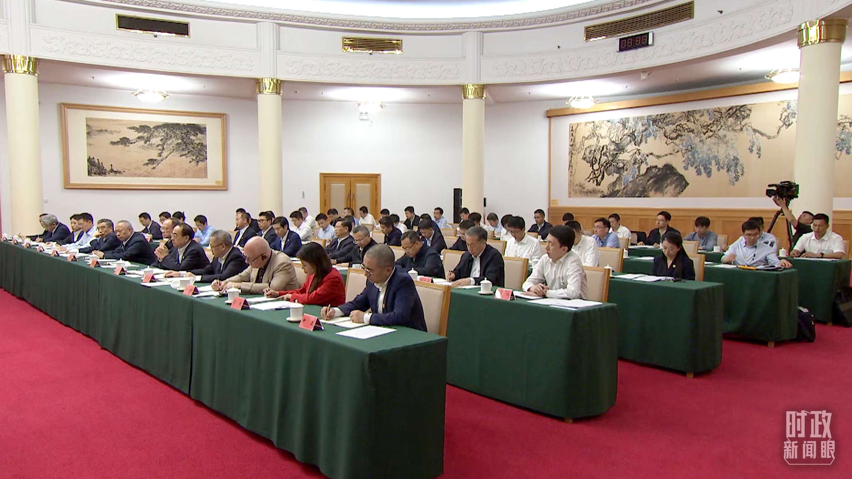 企業(yè)和專家座談會現(xiàn)場。
