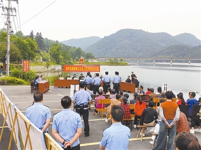 庭審現(xiàn)場。